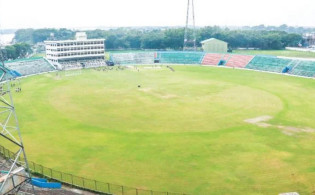 স্টেডিয়াম আছে, রাস্তা নেই; মাঠ আছে, খেলা নেই