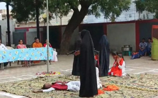 স্কুলের অনুষ্ঠানে বোরকা পরা ছাত্রীকে ‘সন্ত্রাসী’ সাজানোয় তীব্র বিতর্ক