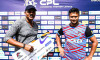 ম্যাচসেরার পুরস্কার হাতে সাকিব