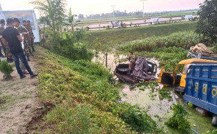 সেনাবাহিনীর গাড়িতে ধাক্কা দিয়ে উড়িয়ে দিলো ট্রাক, আহত ৮ সেনাসদস্য