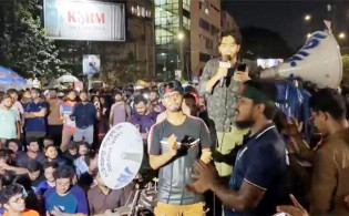 ৩ দফা দাবিতে ঢাকার পথে শিক্ষার্থীদের লং মার্চ আজ: দেশজুড়ে উত্তাল আন্দোলন