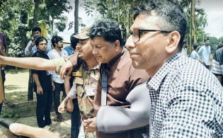 চবি ক্যাম্পাসে ফের রণক্ষেত্র, স্থানীয়দের সঙ্গে সংঘর্ষে প্রক্টরসহ বহুজন আহত