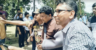 চবি ক্যাম্পাসে ফের রণক্ষেত্র, স্থানীয়দের সঙ্গে সংঘর্ষে প্রক্টরসহ বহুজন আহত