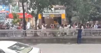 ধানমন্ডিতে আওয়ামী লীগের হঠাৎ মিছিল, ককটেল বিস্ফোরণে চাঞ্চল্য
