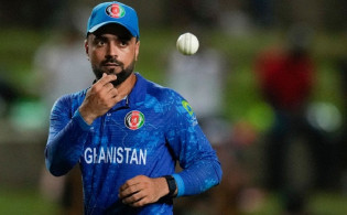 চরম দু:সংবাদ : নিজের সবচেয়ে কাছের মানুষকে হারালেন রশিদ খান