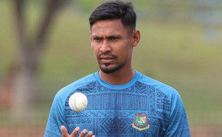 হঠাৎ মুস্তাফিজকে যে বার্তা পাঠালো আইপিএলের তিন ফ্র্যাঞ্চাইজি