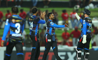 ব্যাটে-বলে ব্যর্থ সাকিব, শেষ বলে শ্বাসরুদ্ধকর জয়ে টিকে রইল অ্যান্টিগা