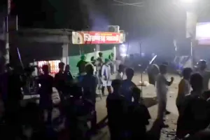 টর্চের আলোয় মাঝ রাতের সংঘর্ষ, দুই গ্রাম সংঘর্ষে আহত অন্তত ৩০