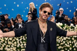 আজ শাহরুখ খানের জন্মদিন: বলিউড বাদশার বয়স জানলে চমকে যাবেন