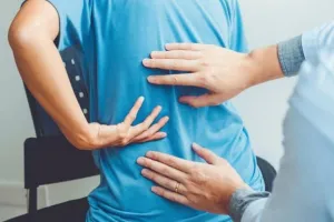 কিডনির সমস্যায় শরীরে যে ৭টি লক্ষণ দেখা যায়, জেনে নিন সময় থাকতেই