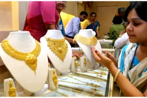 একলাফে কমলো সোনার দাম: ২২ ক্যারেট স্বর্ণের নতুন ভরির মূল্য জানুন