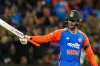 ১২ বলে 50  রান, ৩২ বলে যত রান করে রেকর্ড বই কাঁপিয়ে দিলেন অভিষেক শর্মা