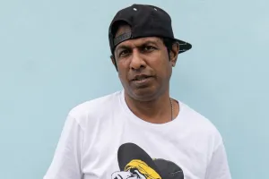 ৭ বছর পর গান লিখলেন মারজুক রাসেল